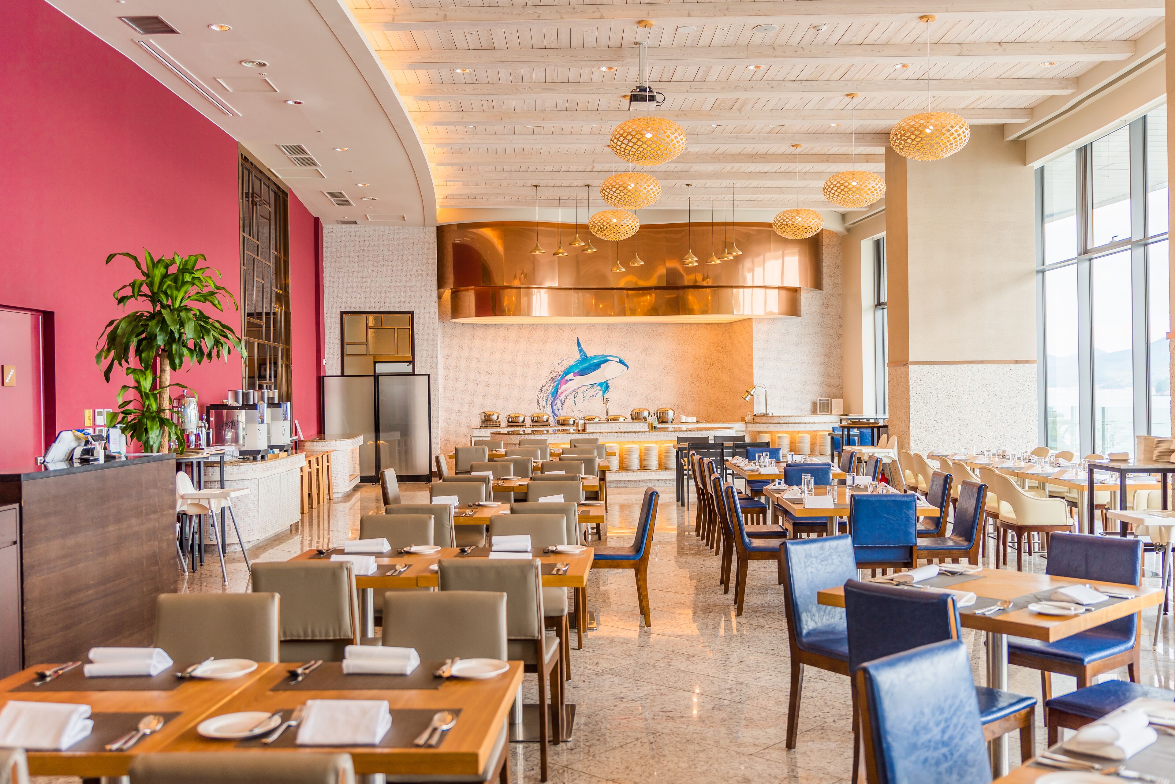 breakfast, lunch, dinner served; sea views