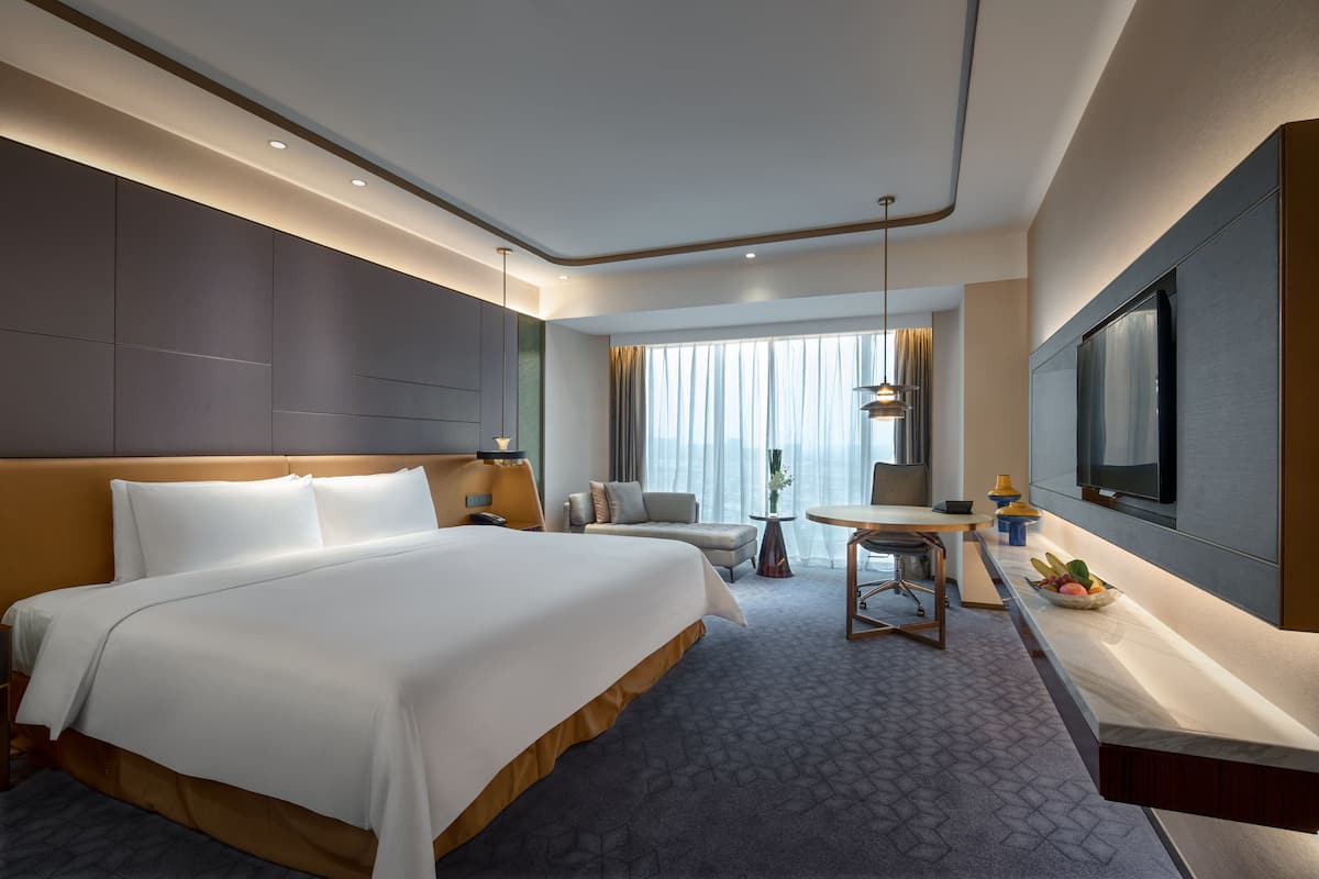 1 bedroom, down duvets, minibar, in-room safe