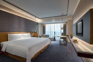 Down comforters, minibar, in-room safe, desk - PRIMUS Hotel Shanghai Hongqiao (Shanghai)