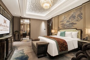 Executive Suites | Living area | LCD TV - Wanda Reign Chengdu (Chengdu)