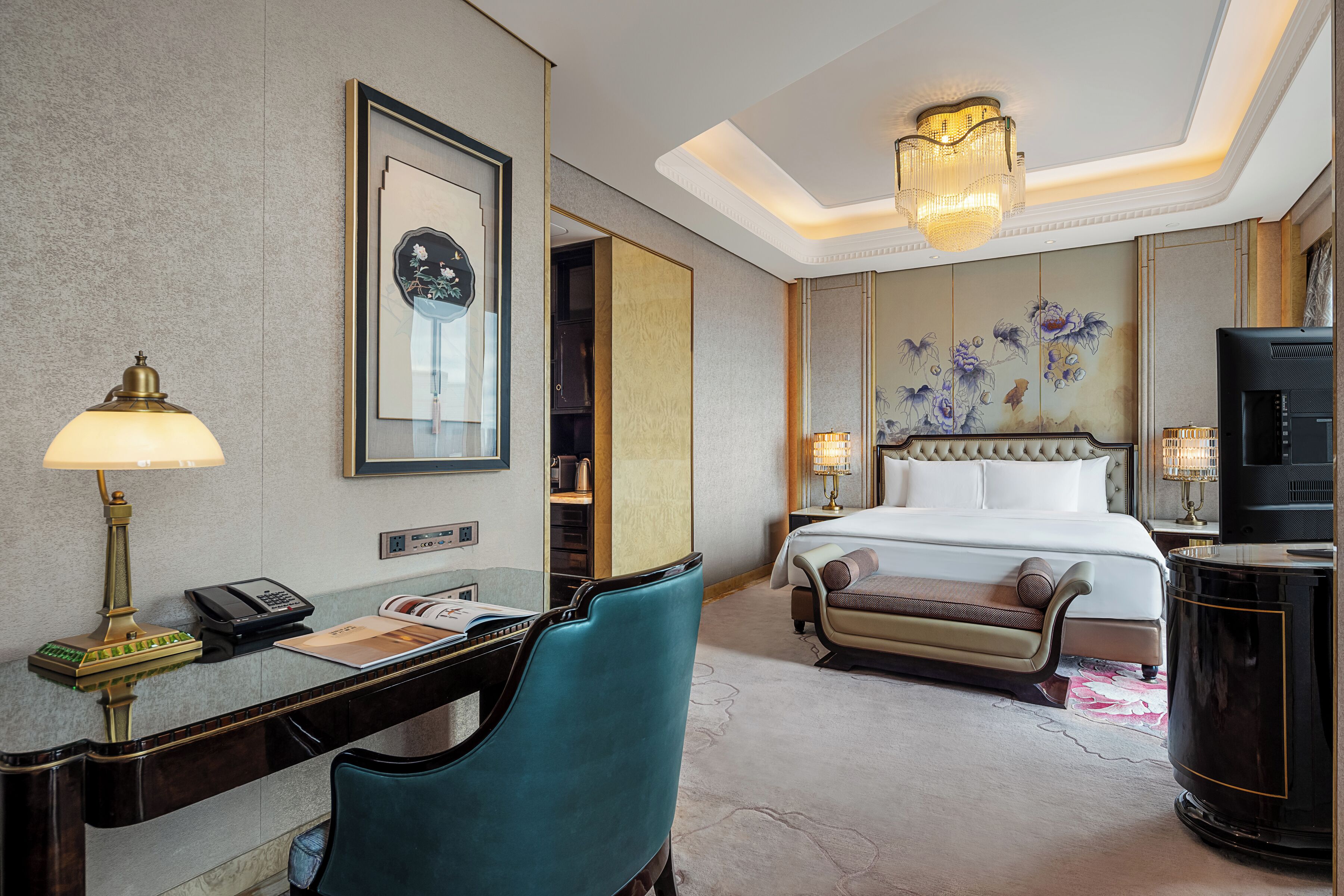 Primier Deluxe Room | Premium bedding, down comforters, minibar, in-room safe