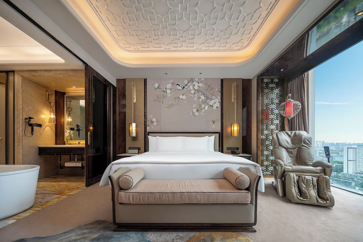 Phòng Premium, 1 giường cỡ king | Bộ đồ giường cao cấp, chăn bông, minibar, két bảo mật tại phòng 