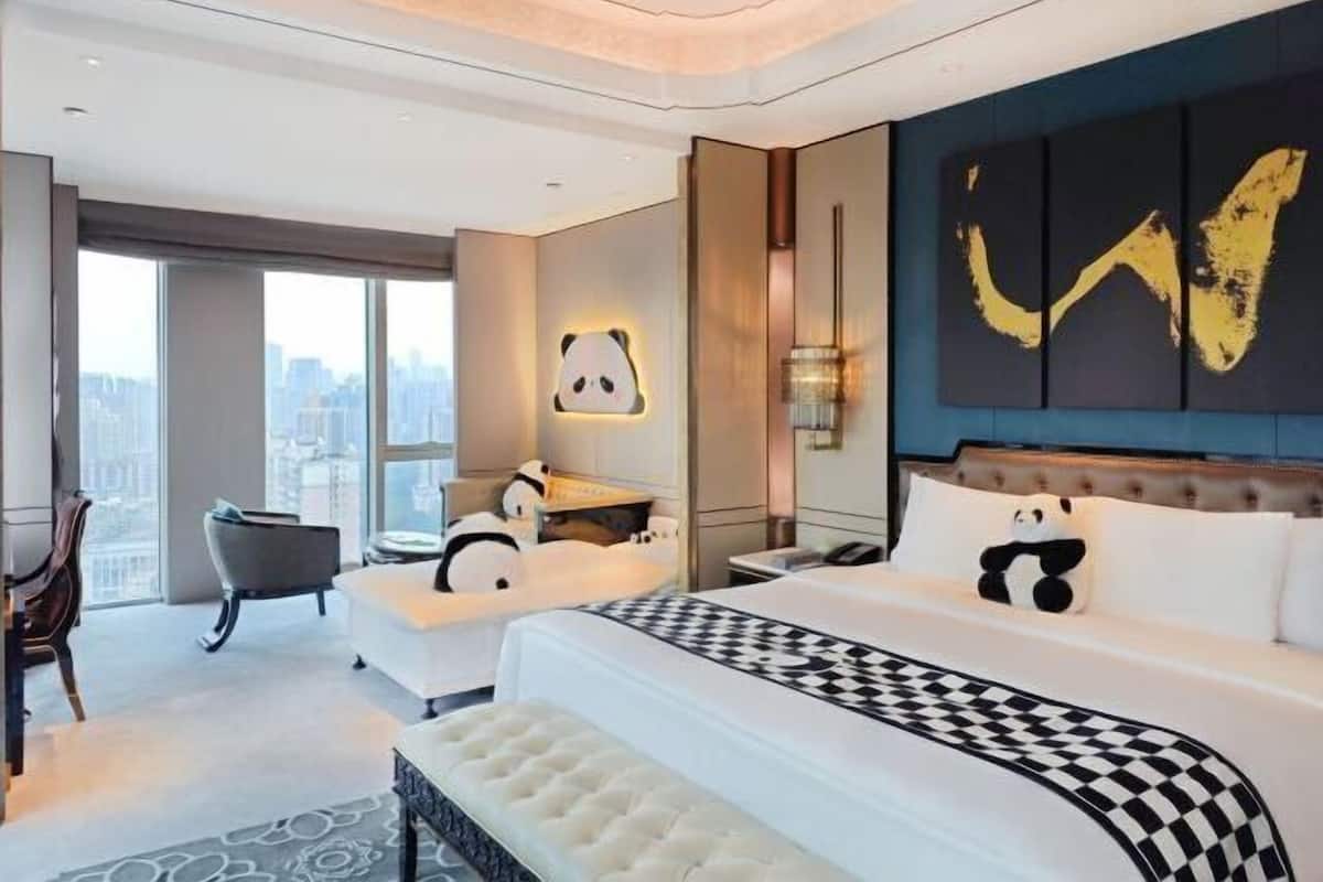Premium bedding, down duvets, minibar, in-room safe