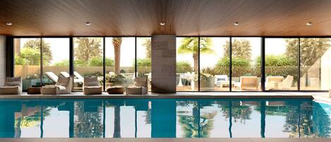 من حمّامات السباحة المغطاة، حمّام سباحة خارجي