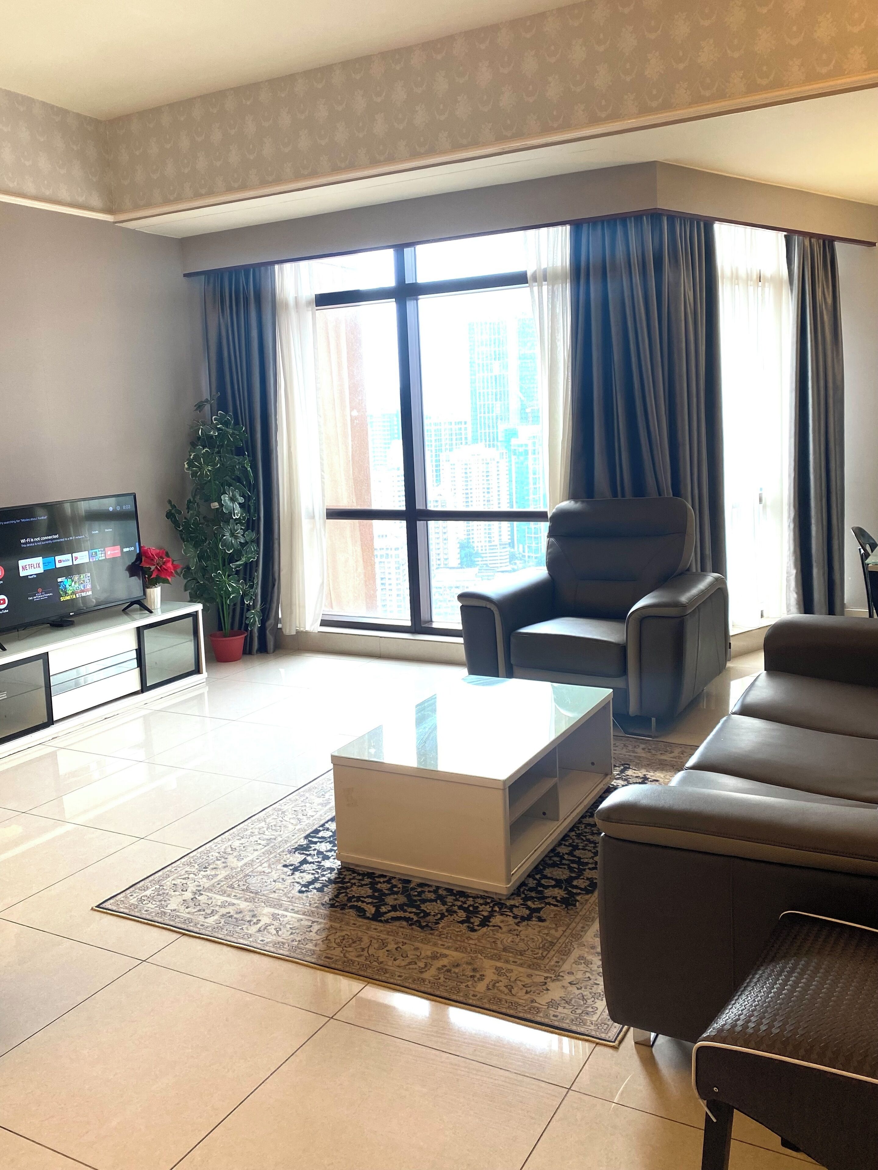 Coffres-forts dans les chambres, bureau, rideaux occultants