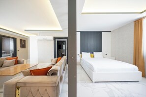 Luxury-Penthouse | Laptopgeeigneter Arbeitsplatz, kostenloses WLAN, Bettwäsche