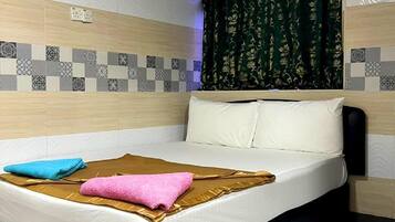 Iron/ironing board, free WiFi, bed sheets