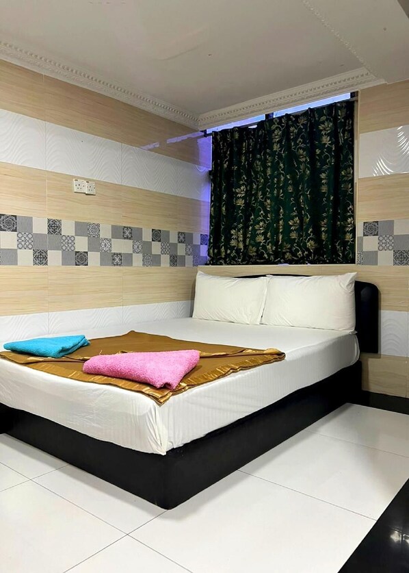 Double Room | Iron/ironing board, free WiFi, bed sheets