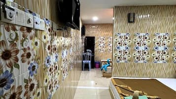 Vierbettzimmer | Bügeleisen/Bügelbrett, kostenloses WLAN, Bettwäsche