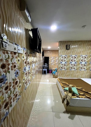 Habitación cuádruple | Tabla de planchar con plancha, wifi gratis y ropa de cama 
