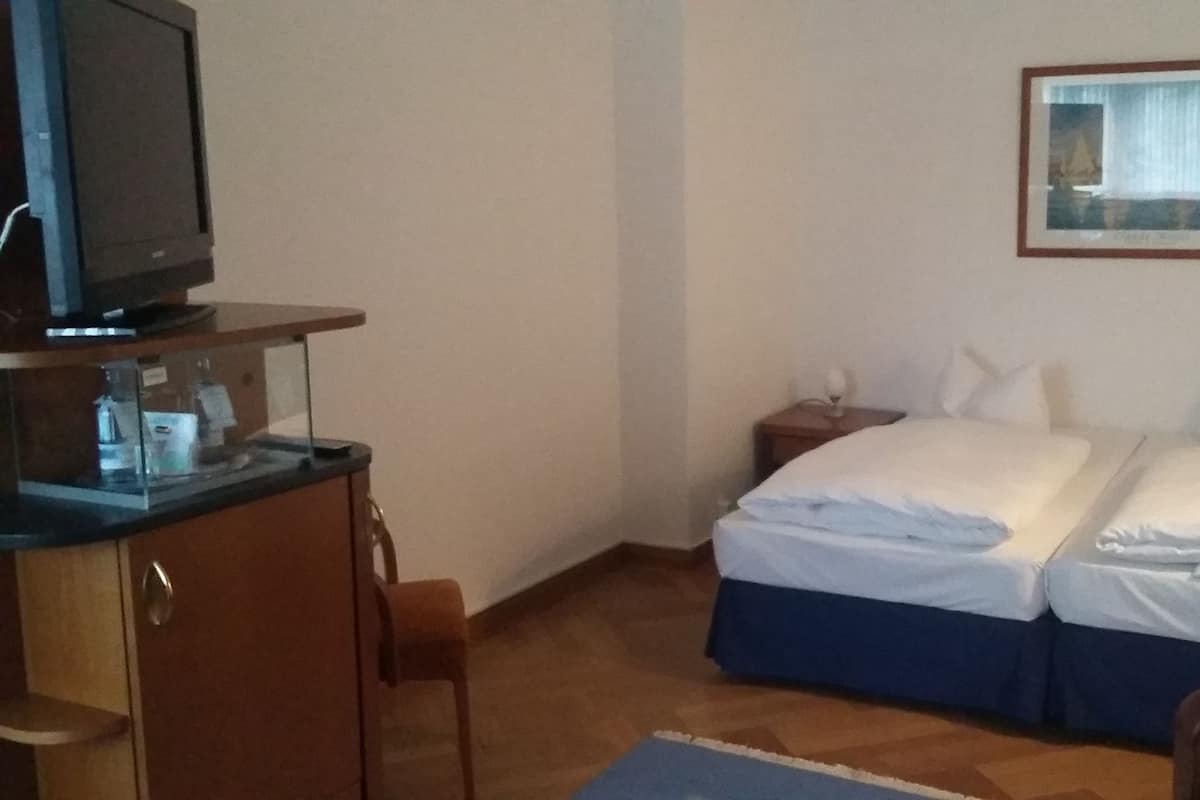 Desk, free cots/infant beds