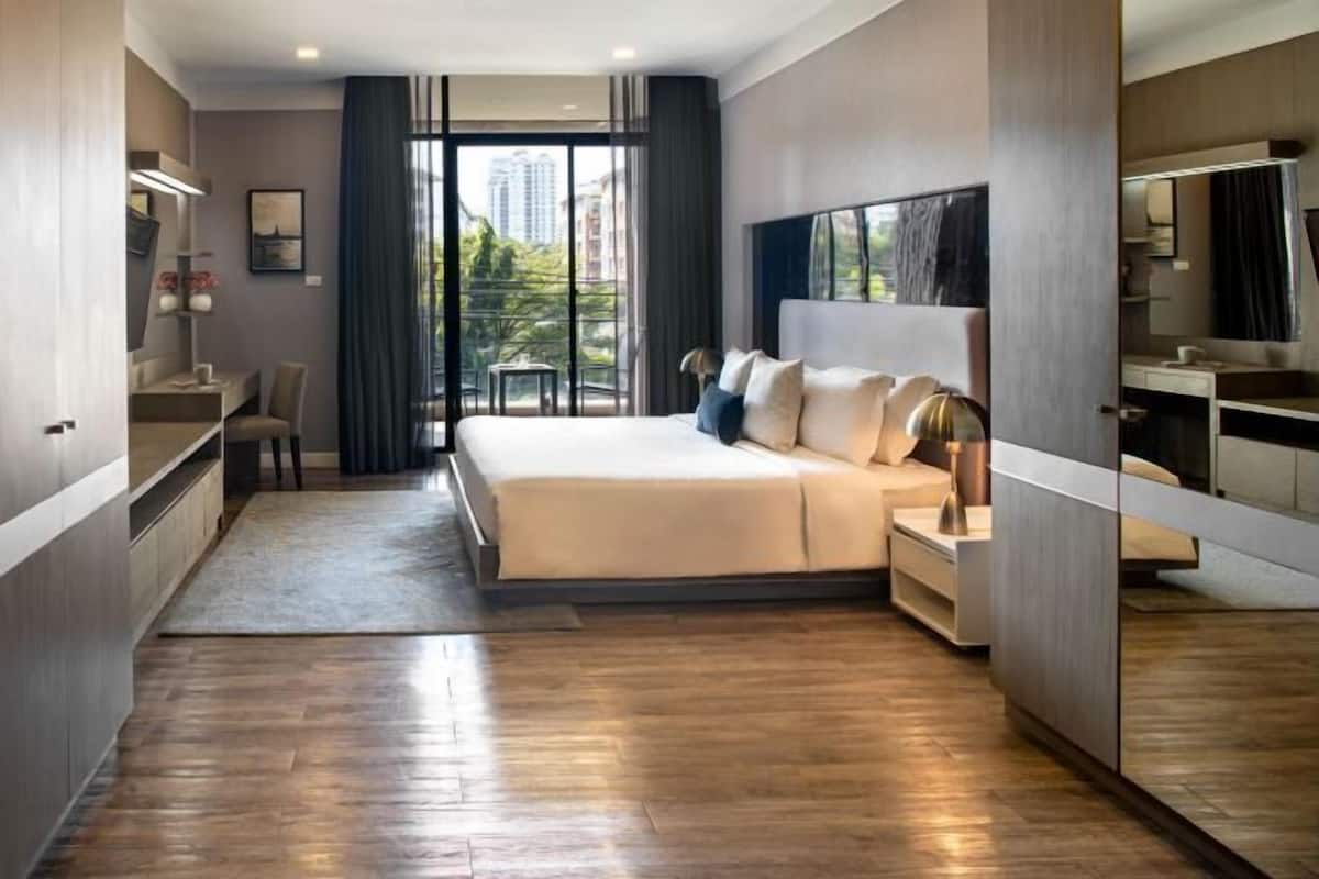 In-room safe, desk, soundproofing, free cots/infant beds