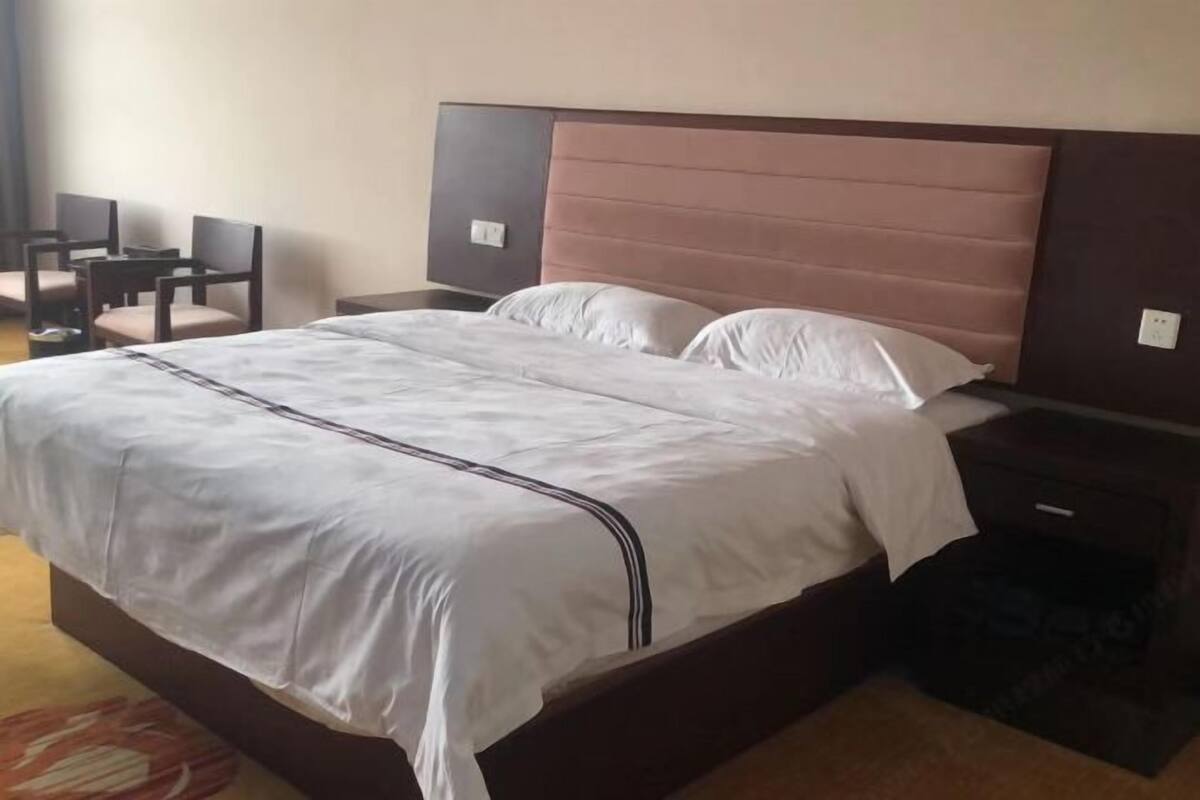 Minibar, in-room safe, desk, blackout curtains
