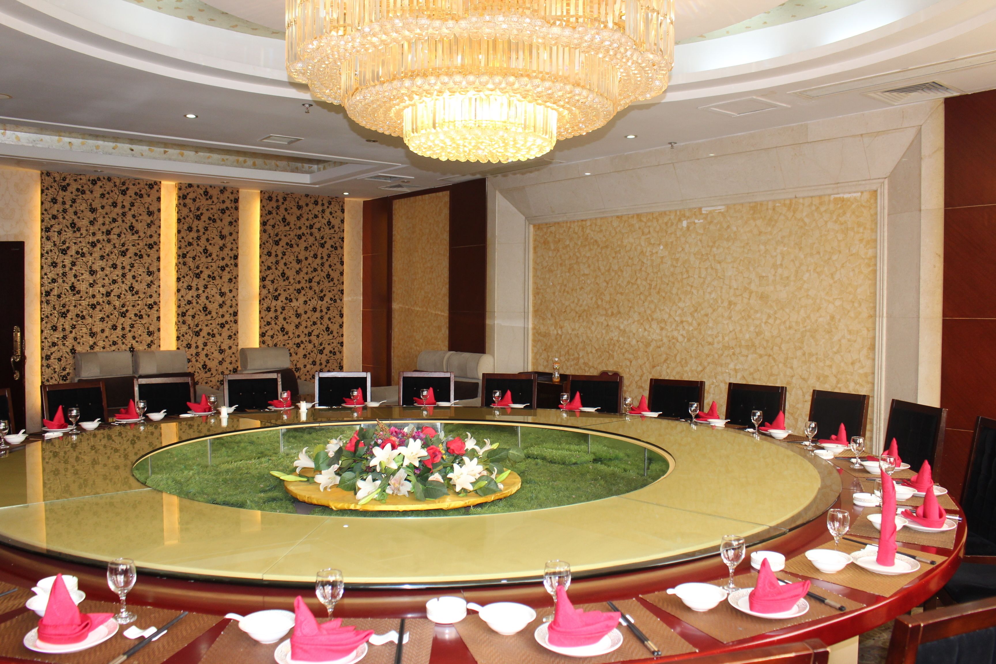 Breakfast, lunch, dinner served; Chinese cuisine 