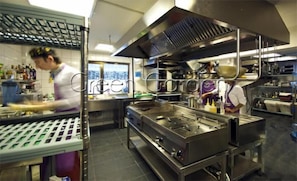 2 restaurants; lunch and dinner served - Green Garden (Termal)