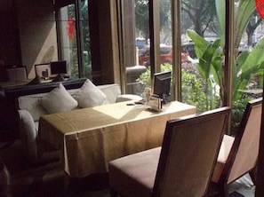 2 restaurants; s'hi serveixen esmorzars, dinars i sopars