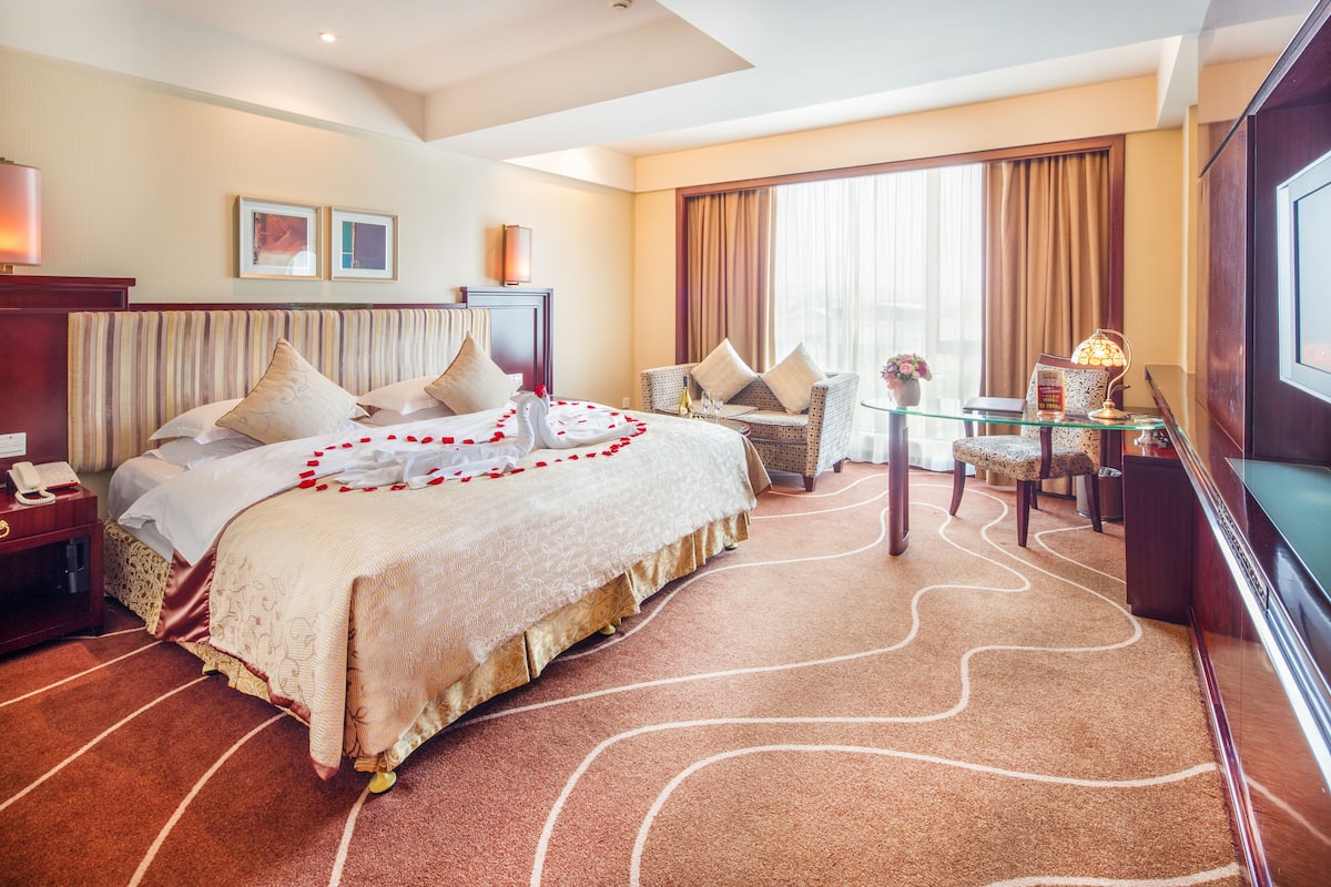 Double Room | Minibar, desk, WiFi (free)