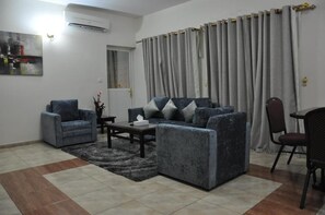 Flat-screen TV - Sahara Hotel Apartment  (Muscat)