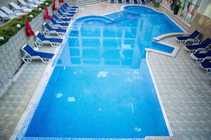 Indoor pool, seasonal outdoor pool, sun loungers - Zdravets Hotel Wellness & SPA (Velingrad)
