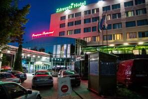 Front of property – evening/night - Zdravets Hotel Wellness & SPA (Velingrad)