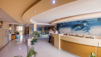 Couples treatment rooms, steam room, body treatments, body wraps