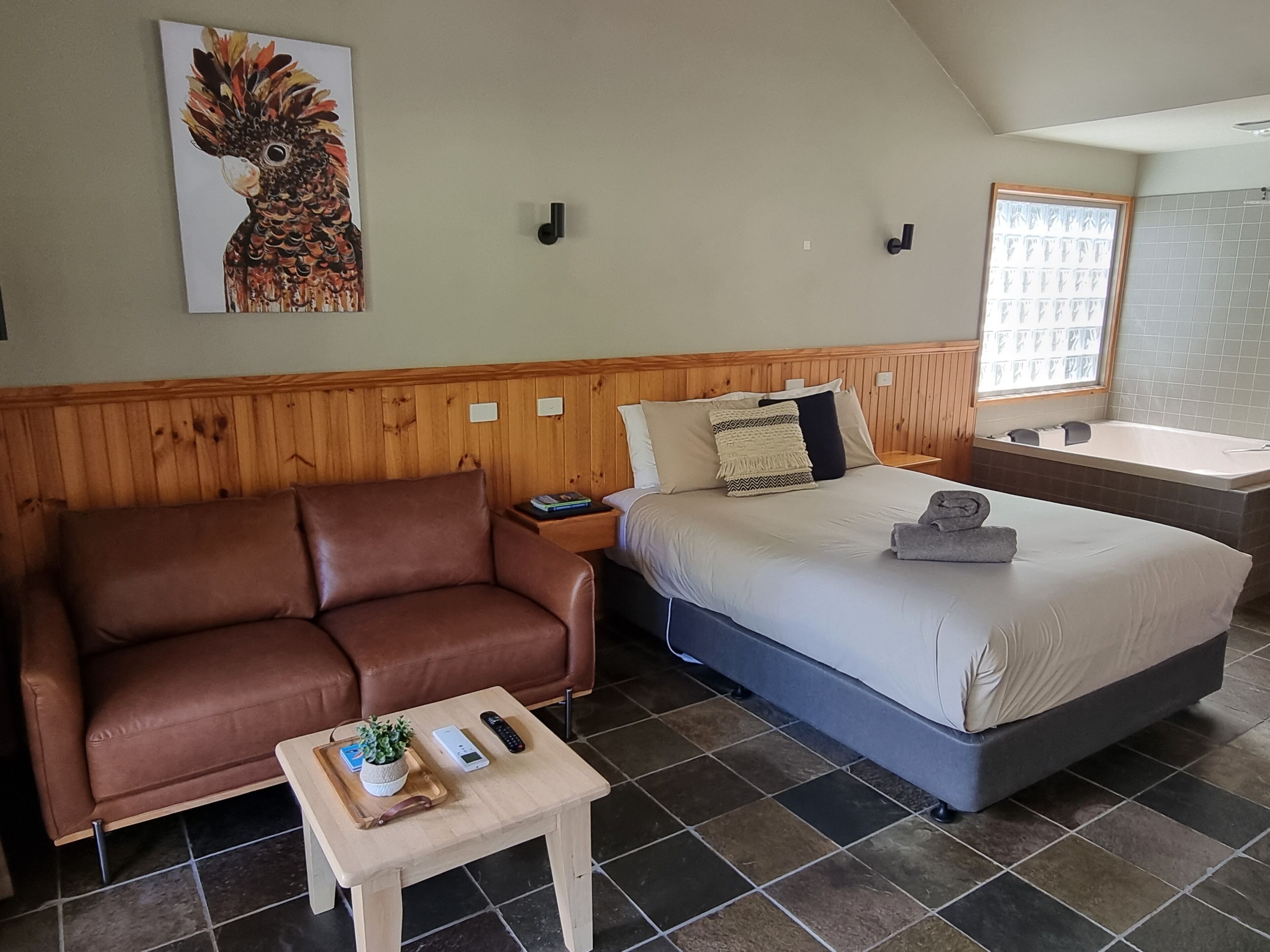 Småhus (Spa) | Blendingsgardiner, wi-fi (inkludert) og individuelt dekorert