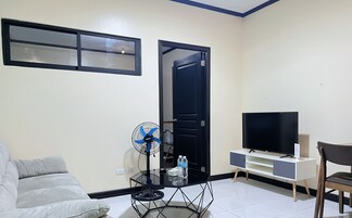 Basic Apartment, 1 Bedroom, Ocean View, Sea Facing | Peralatan tempat tidur hipoalergenik, meja, ruang kerja komputer riba 