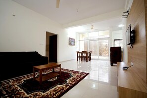 LED TV, pay movies - Catalyst Suites-JP Nagar (Bengaluru)