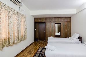 In-room safe, desk, soundproofing, rollaway beds - Catalyst Suites-JP Nagar (Bengaluru)