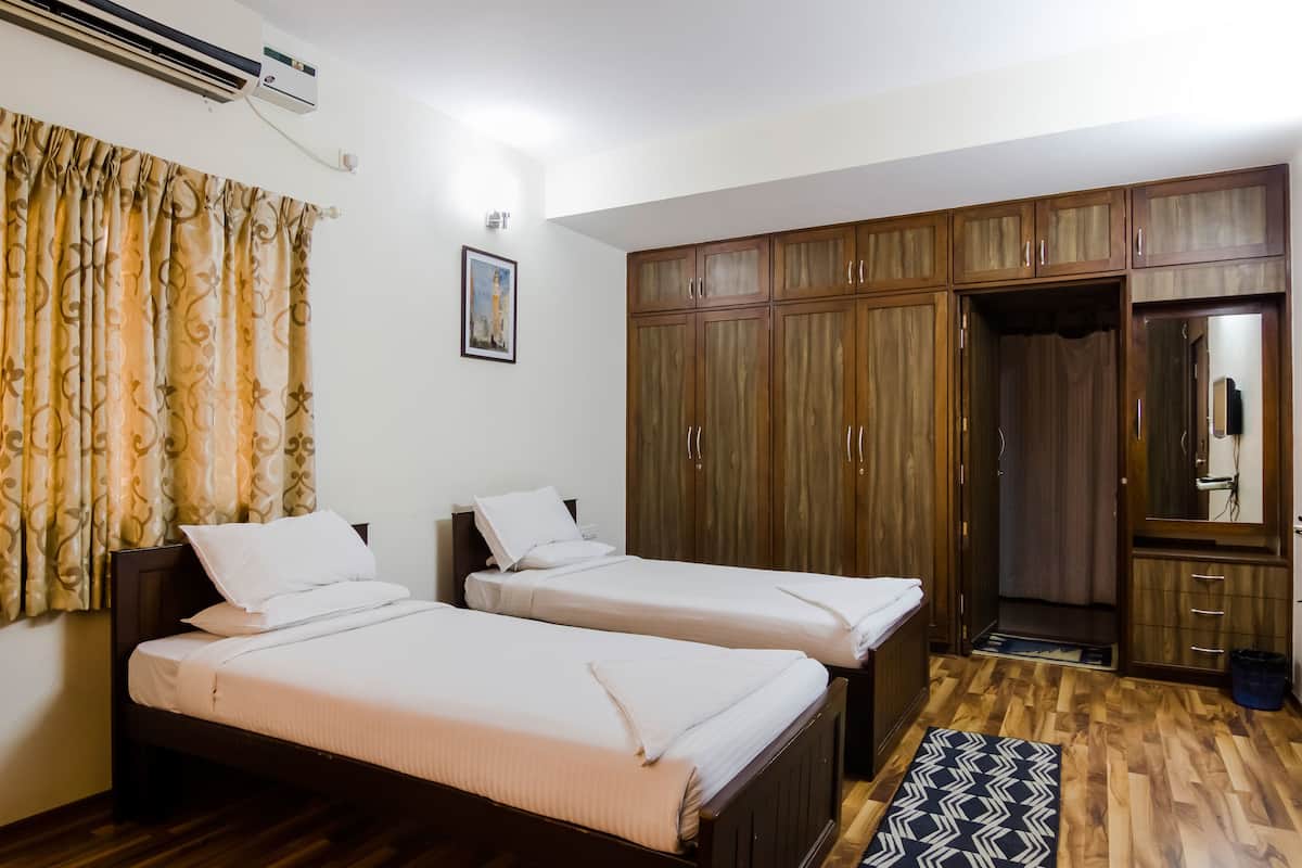 In-room safe, desk, soundproofing, rollaway beds (surcharge)