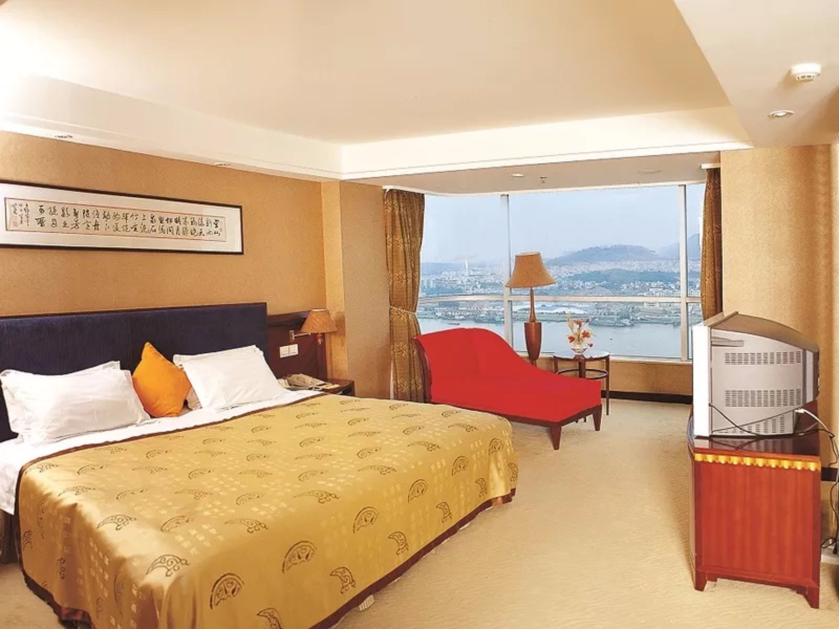 Suite, River View (King-bed) | Minibar, in-room safe, desk, blackout curtains
