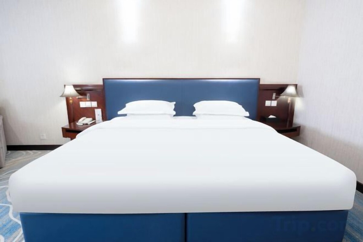 Minibar, in-room safe, desk, blackout curtains