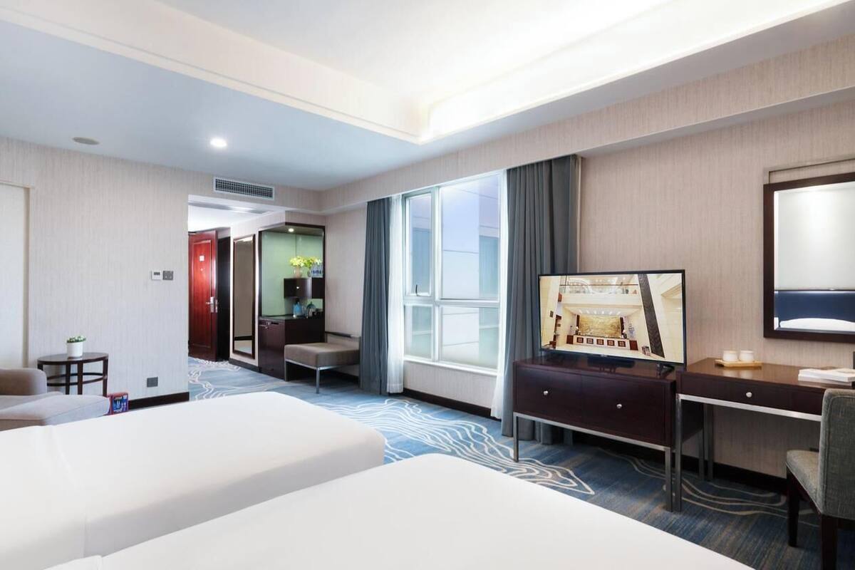 Minibar, két bảo mật tại phòng, bàn, màn/rèm cản sáng