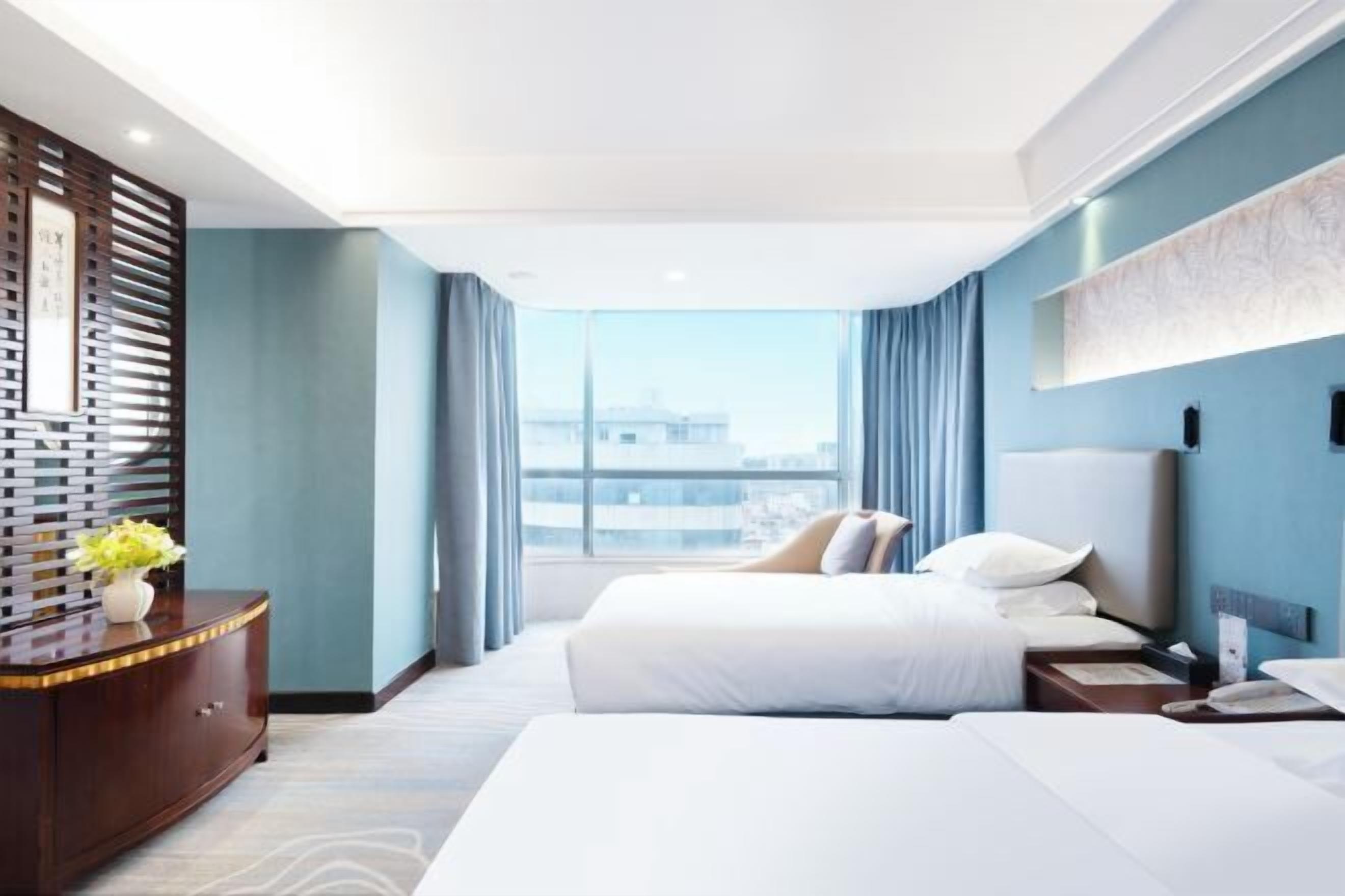 Minibar, in-room safe, desk, blackout curtains