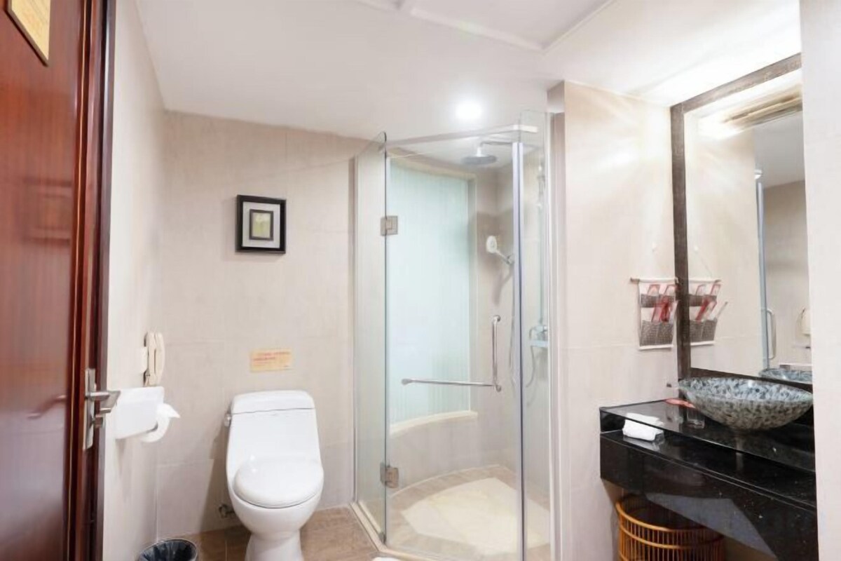 Bathroom | Separate bathtub and shower, free toiletries, hair dryer, slippers