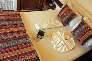 Family Room | Premium bedding, desk, laptop workspace, free WiFi - Avcıoğlu Konak Otel (Safranbolu)