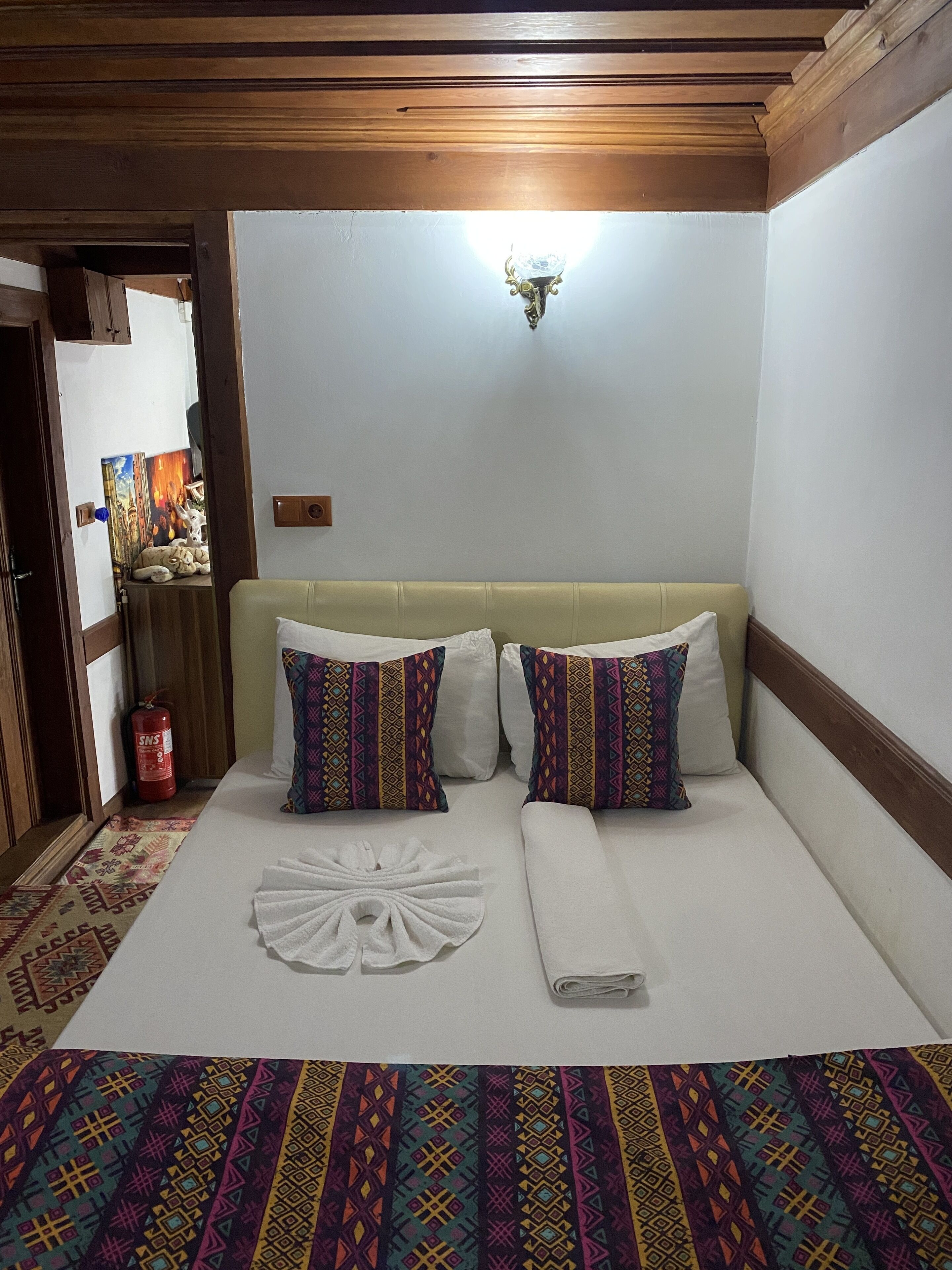 Premium bedding, desk, laptop workspace, WiFi (free)