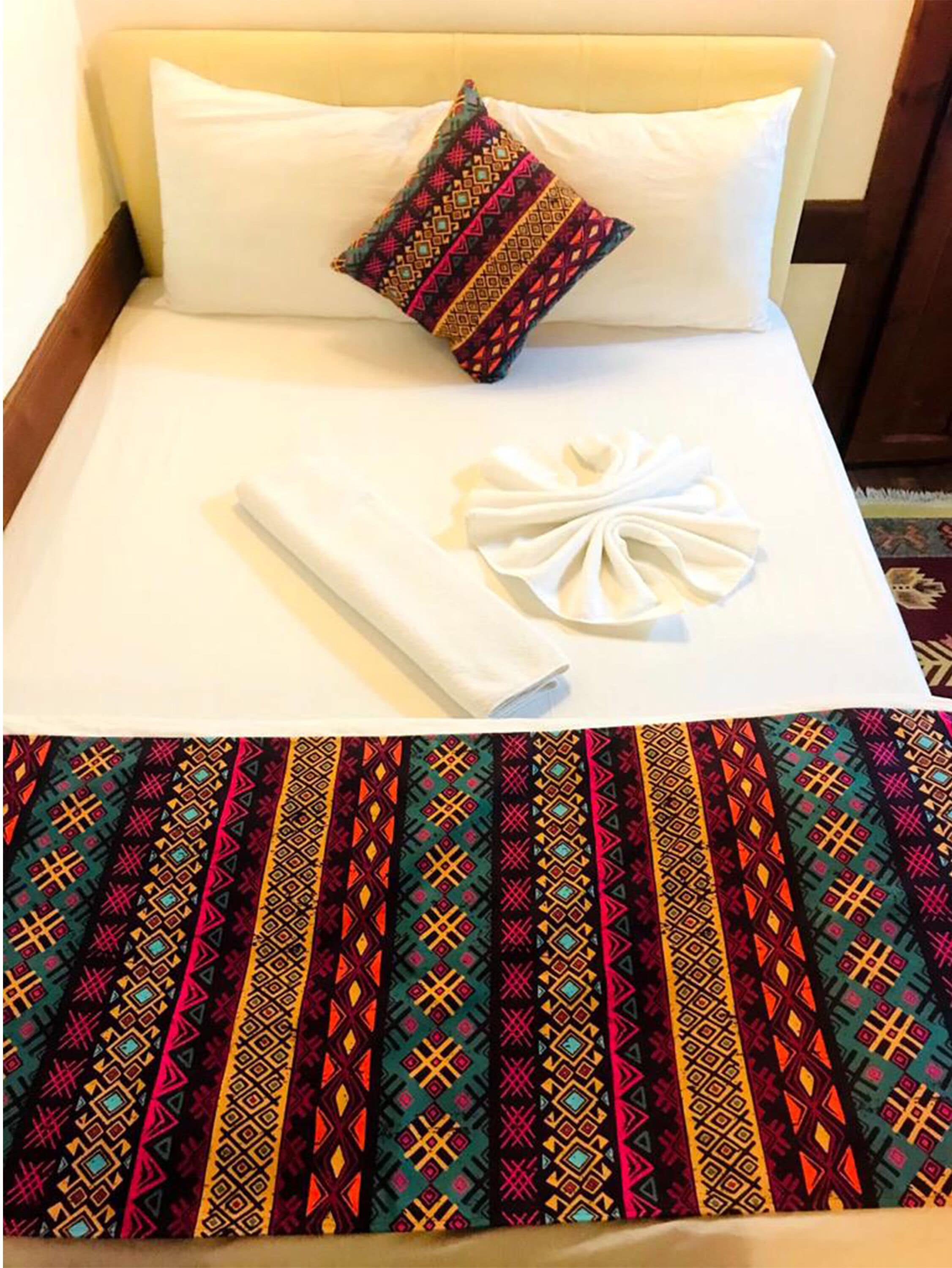 1 bedroom, premium bedding, desk, laptop workspace