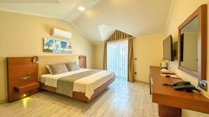 Caja de seguridad en la habitación y escritorio 