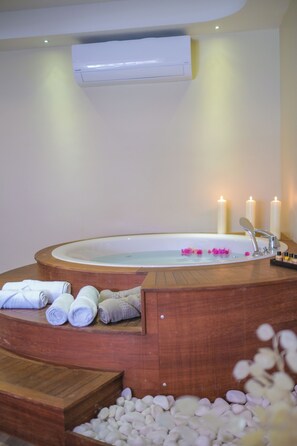 Suite Deluxe | Caja de seguridad en la habitación, escritorio y insonorización