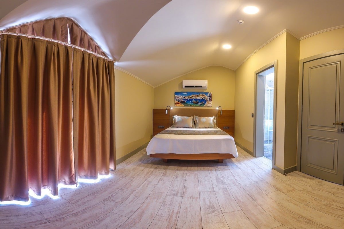 Standard Double Room | Peti besi dalam bilik, meja, kalis bunyi, seterika/papan seterika