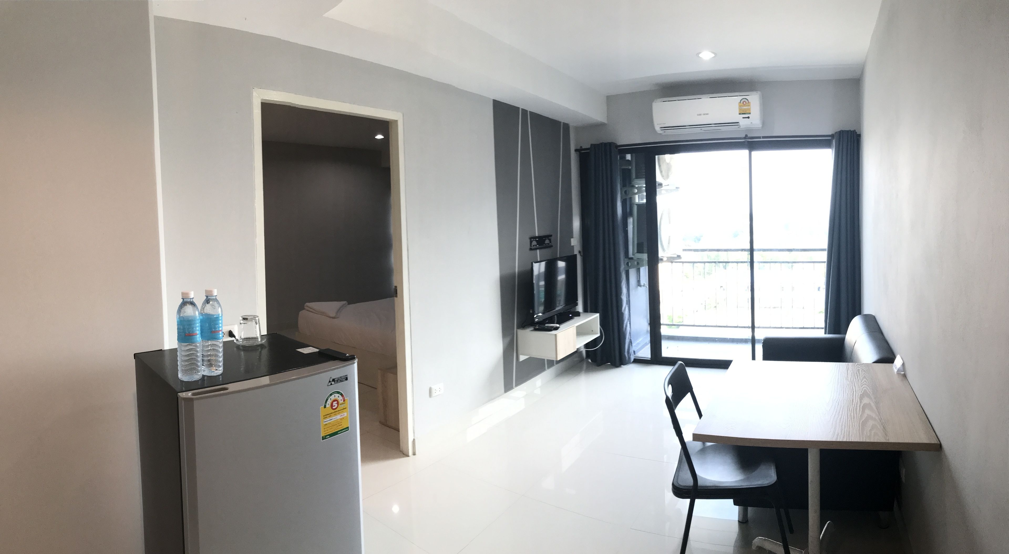 Suite  | Living area | Flat-screen TV