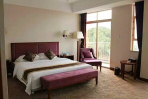 Deluxe Queen or Twin Room (Shower Only) | Minibar, in-room safe, desk, blackout drapes - Foshan Emperor Hotel (Foshan)