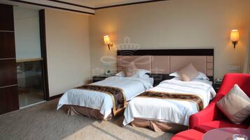 Standard King or Twin Room  | Minibar, in-room safe, desk, blackout drapes