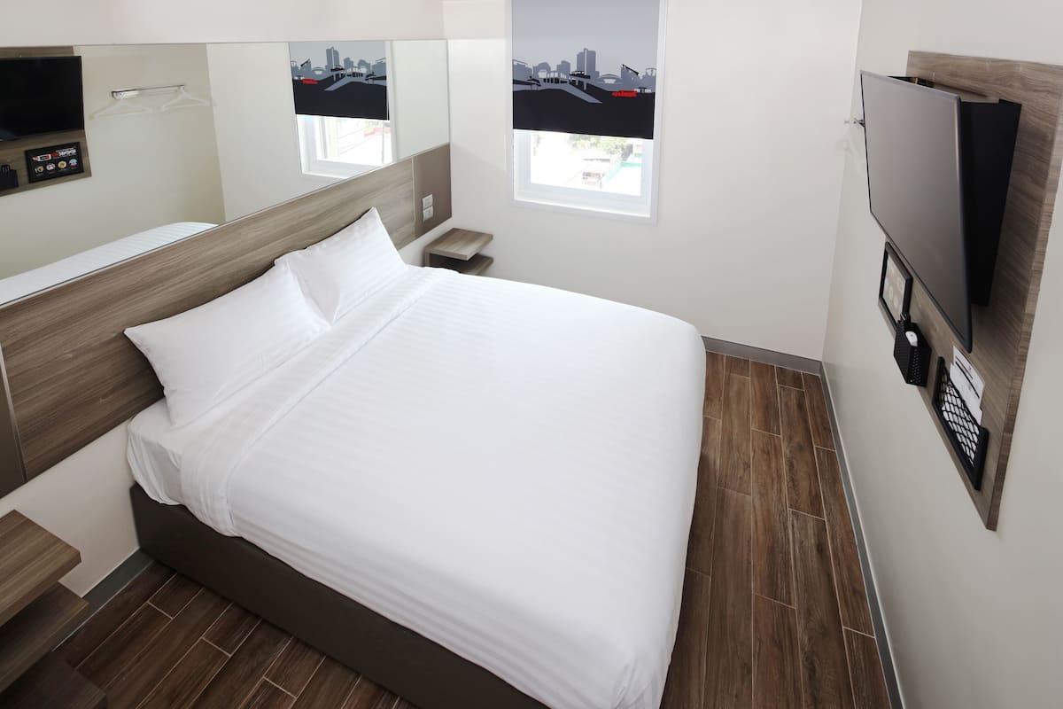 Premium bedding, in-room safe, desk, blackout curtains