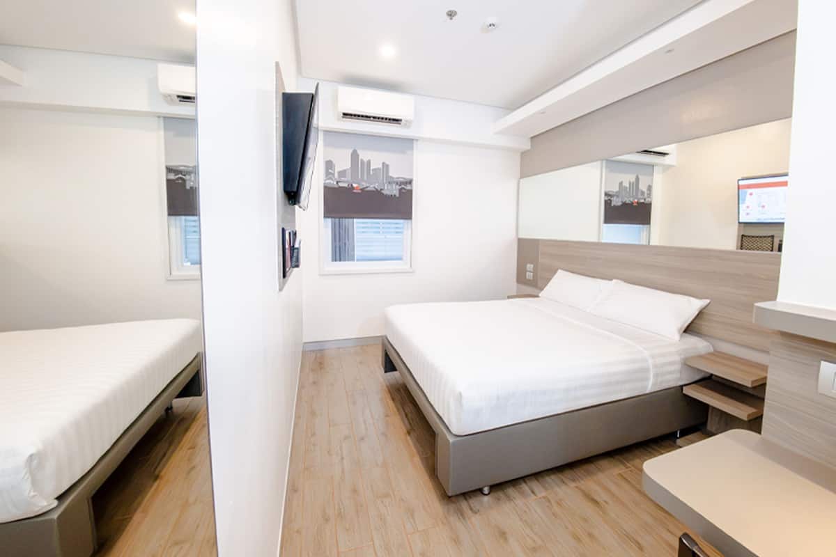 Premium bedding, in-room safe, desk, blackout curtains
