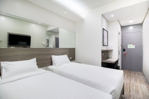 Premium bedding, in-room safe, desk, blackout drapes