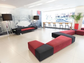 Lobby sitting area - Red Planet Cubao Aurora Boulevard (Quezon City)