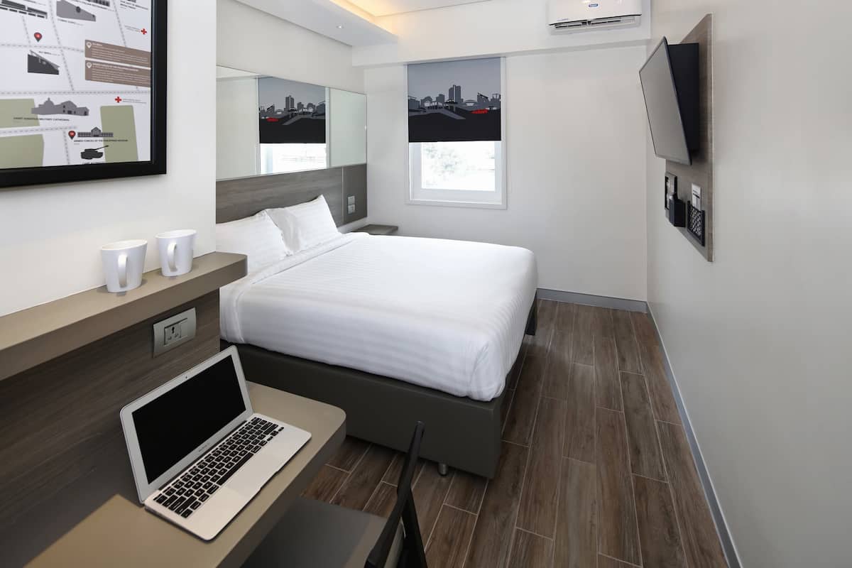 Double Room | Premium bedding, in-room safe, desk, blackout drapes