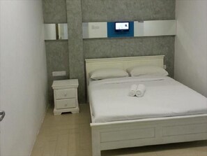 Deluxe Double Room | Desk, iron/ironing board, free WiFi - KK Hotel Nilai 3 (Nilai)